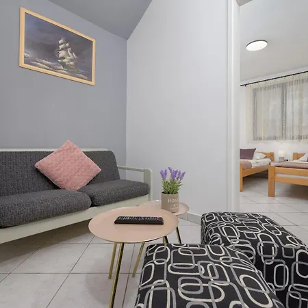 Apartment Gemuetliche 5 *