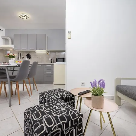 Apartment Gemuetliche 5 Stinjan
