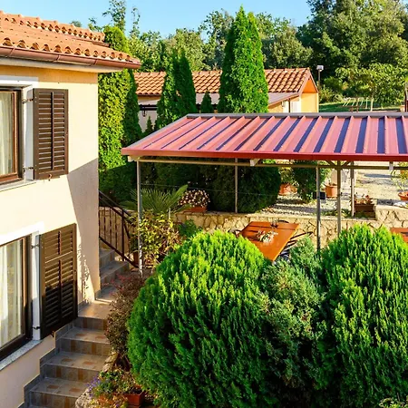 Gemuetliche 5 * Stinjan