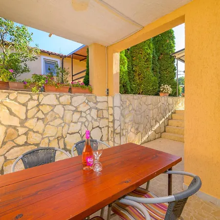 Apartment Gemuetliche 5 *