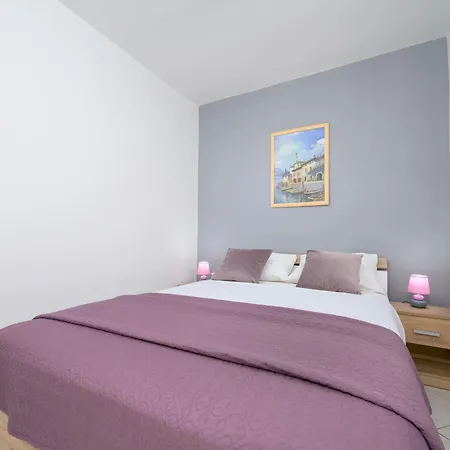 Gemuetliche 5 Apartment Stinjan