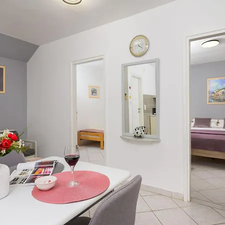 Apartment Gemuetliche 5 Stinjan